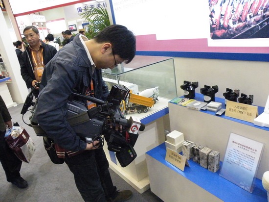 各家媒体前来我展柜宣传报道